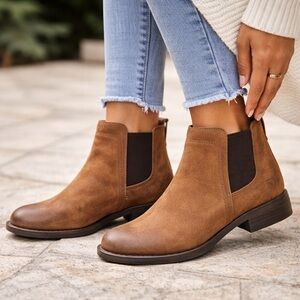Born Laney Chelsea Low Heel Distressed Brown Leather Ankle Booties Sz 9.5